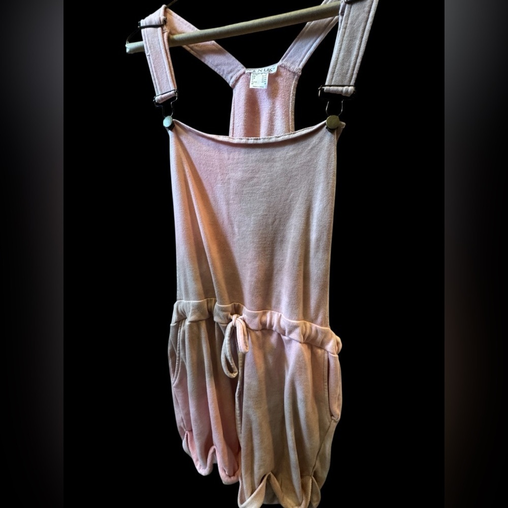 VENUS Light Pink Camo Overalls Shorts Sz M